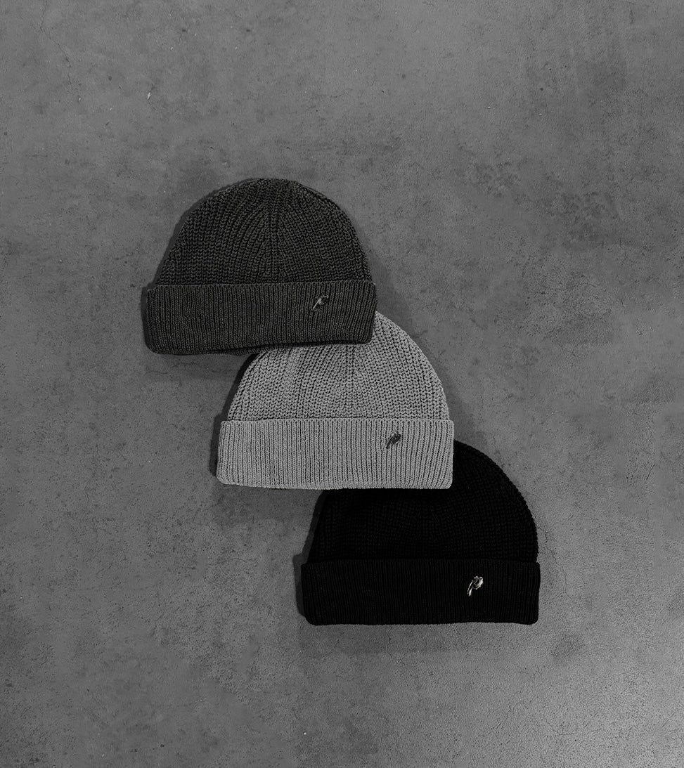 GREY "P" BEANIE - Image 6