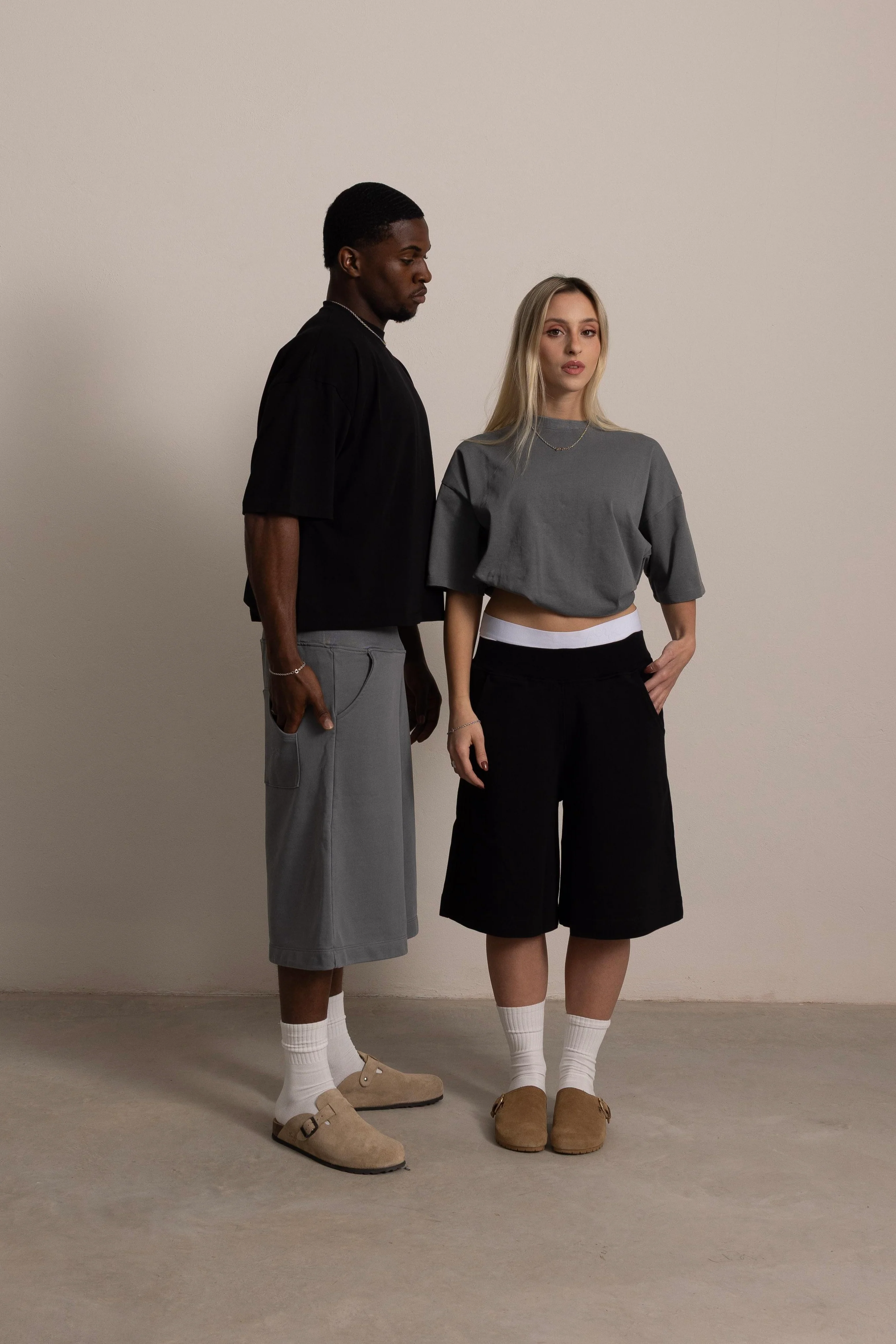 STONE GREY EVERYDAY TEE - Image 9